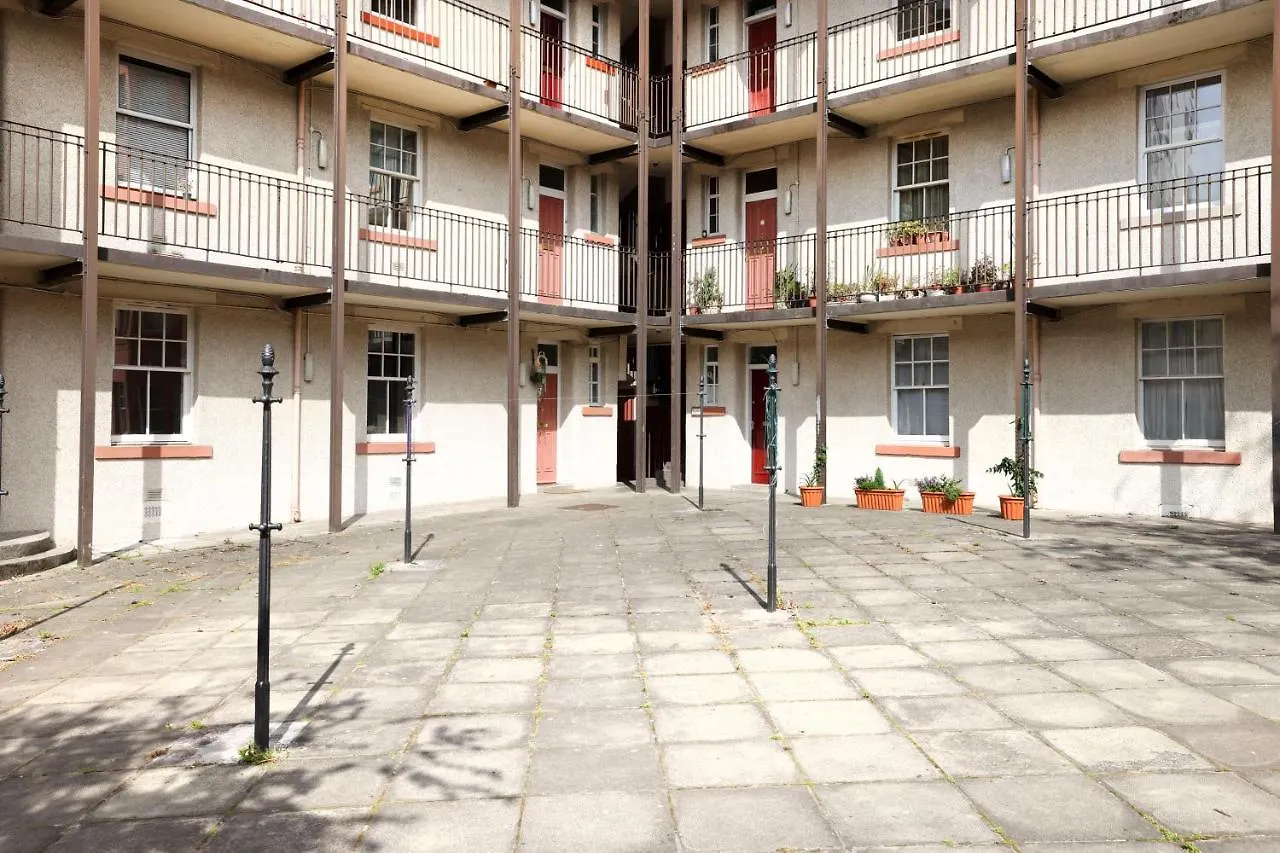 Stunning 2 Bed Apt Nr The Royal Mile & The Castle Edinburgh 0*,