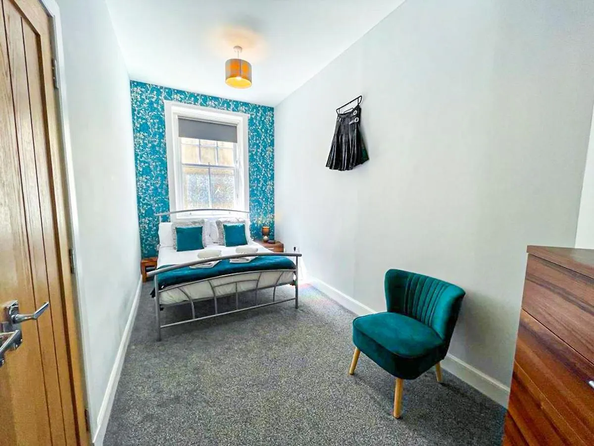 Stunning 2 Bed Apt Nr The Royal Mile & The Castle Edinburgh Apartment